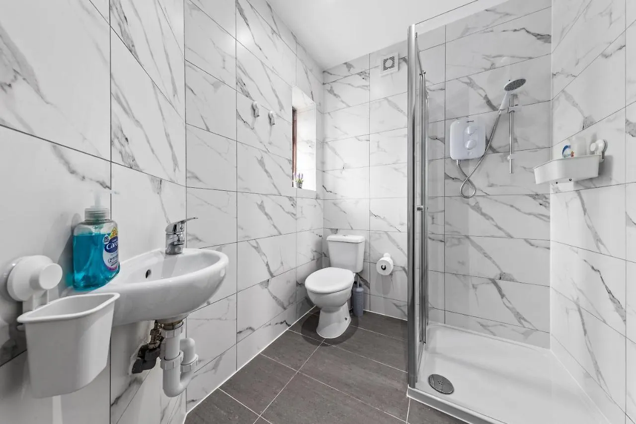 Heathrow Stays - Feltham Tw13