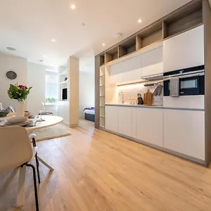 Cozy - Free Wifi And Parking Onsite Apartment