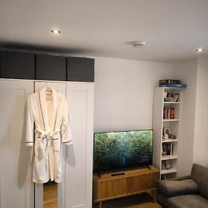 Heathrow Luxury Homestay