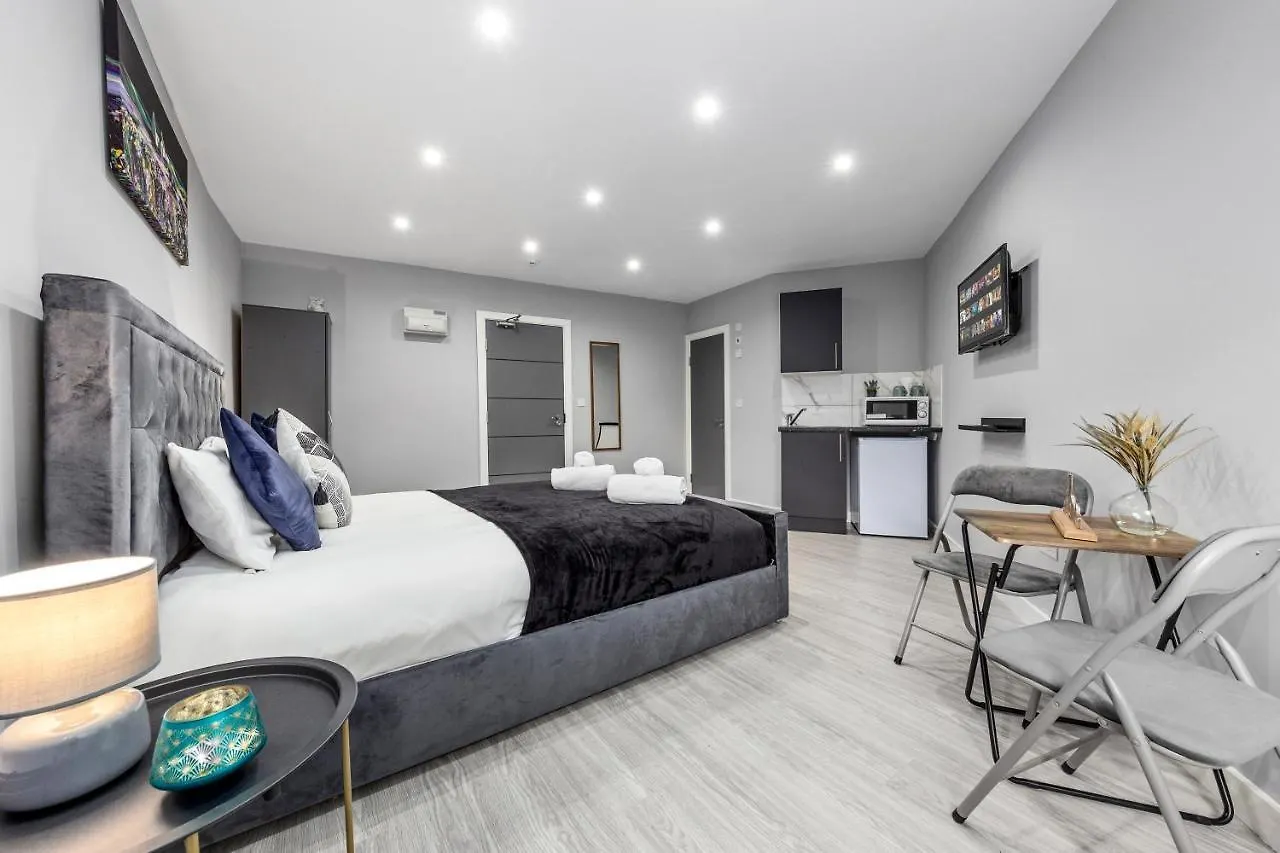 Heathrow Stays - Feltham Tw13 0*,  United Kingdom