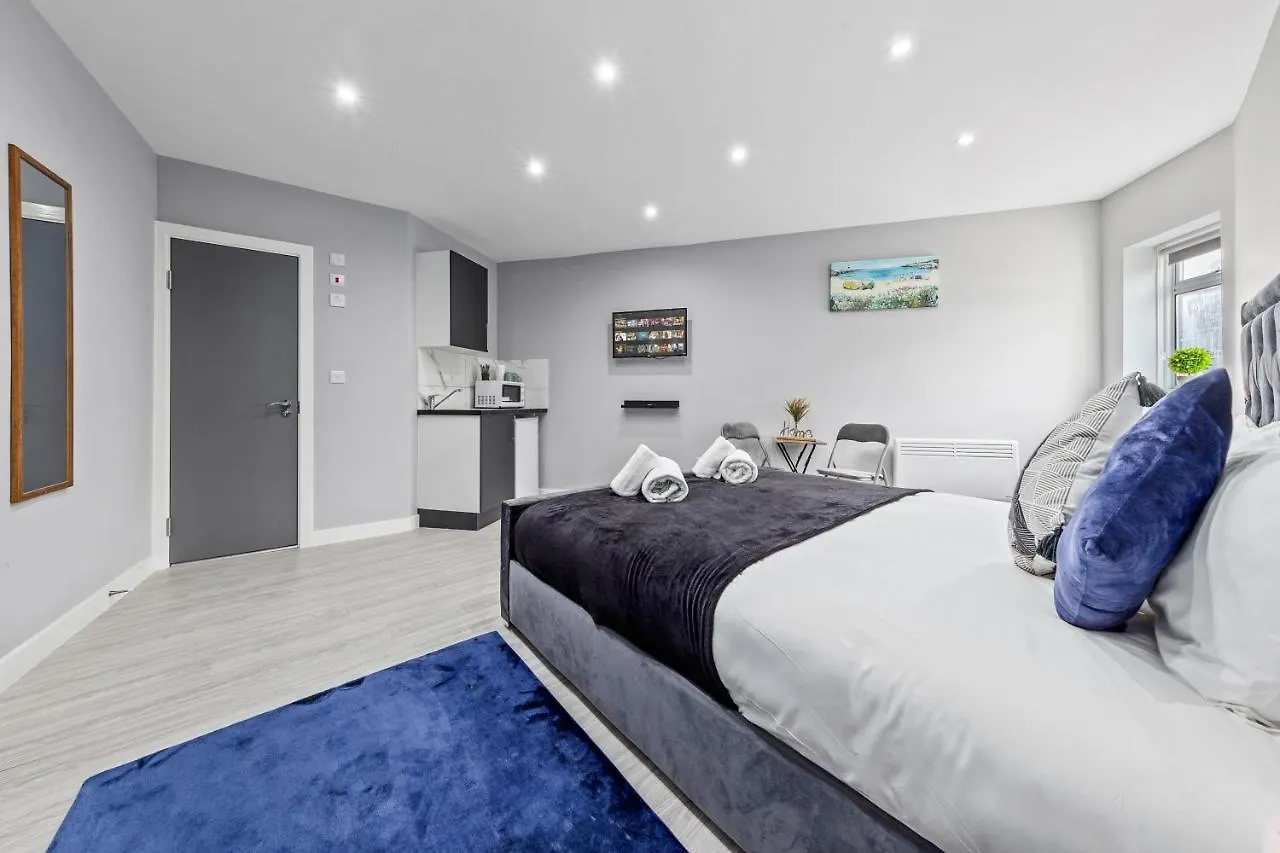 Guest house Heathrow Stays - Feltham Tw13