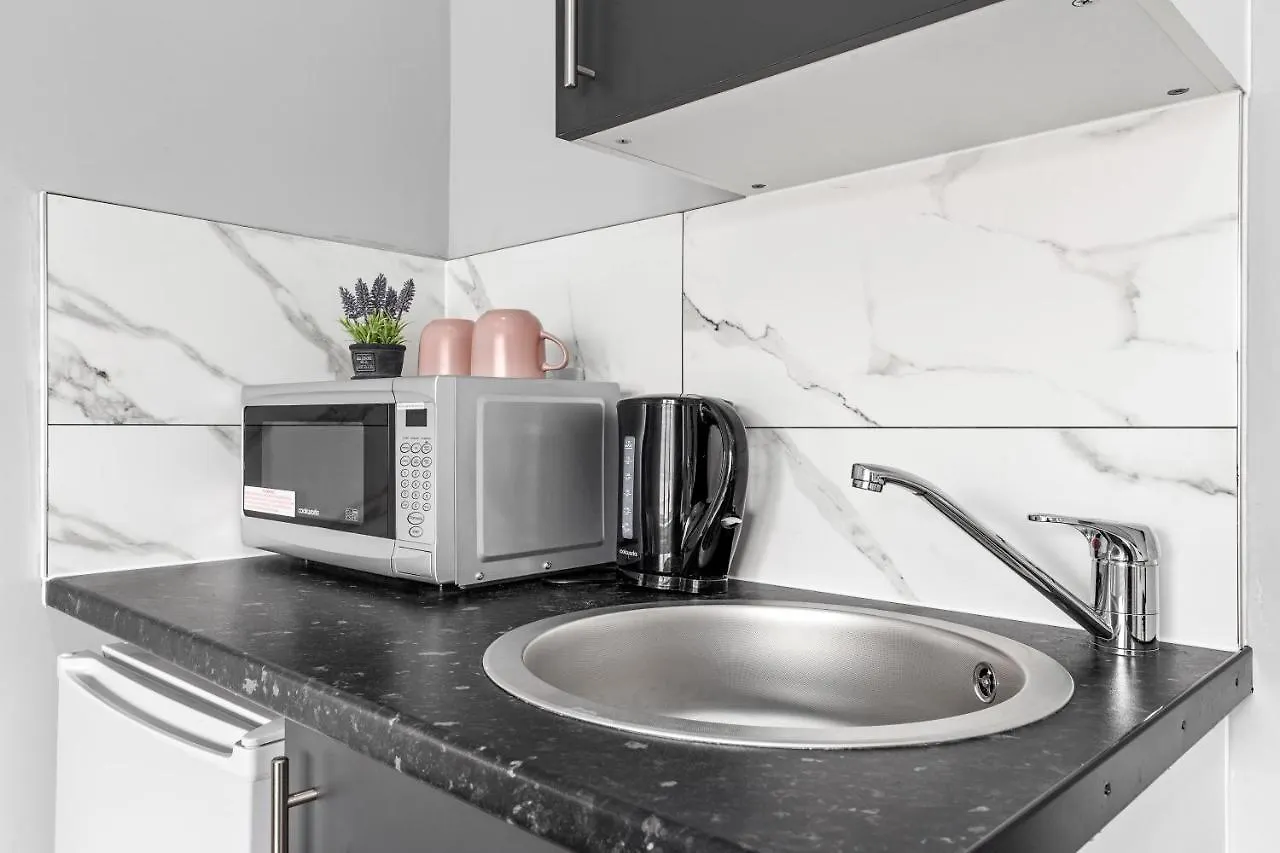 Guest house Heathrow Stays - Feltham Tw13